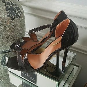 Brown heel pumps